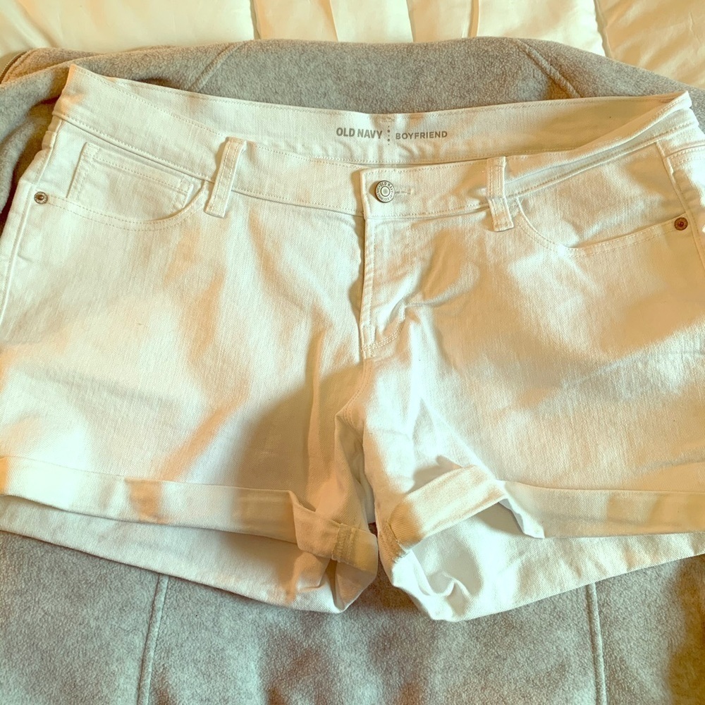 White old navy short shorts
